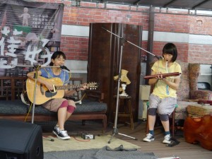 現場樂團表演：23號半
